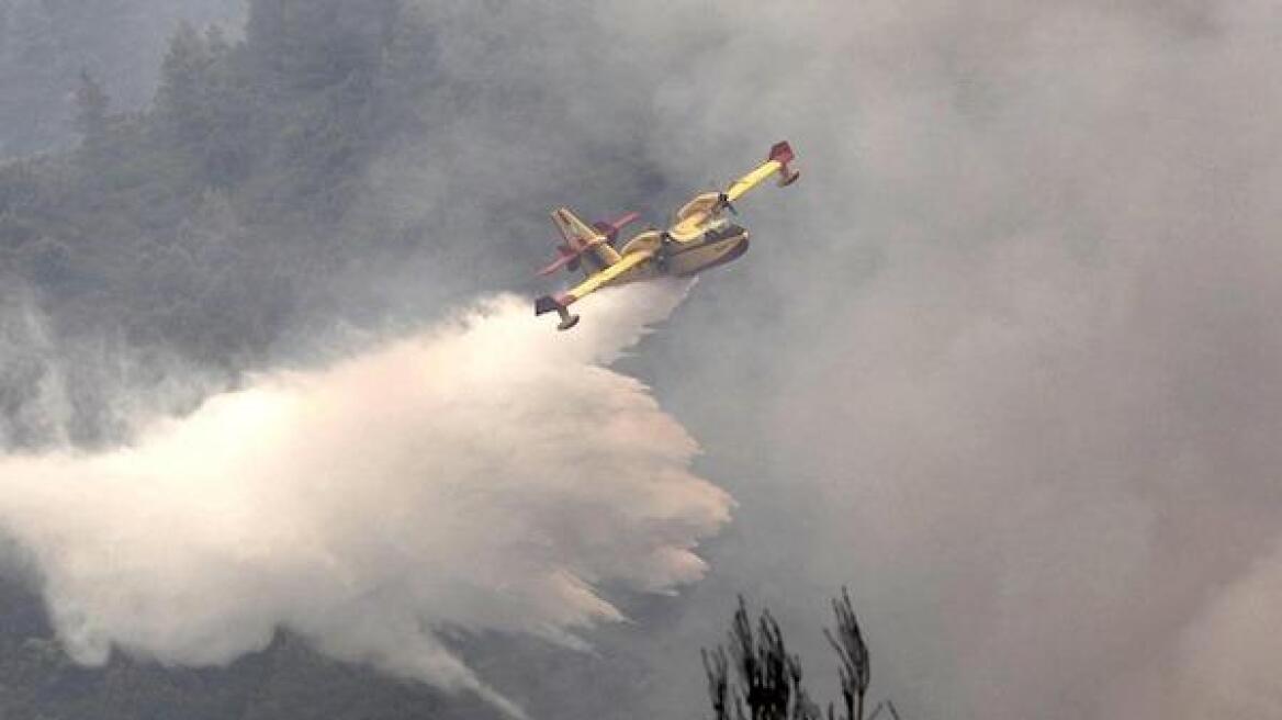 Σε ύφεση οι πυρκαγιές σε Άγιο Όρος και  Κορινθία 